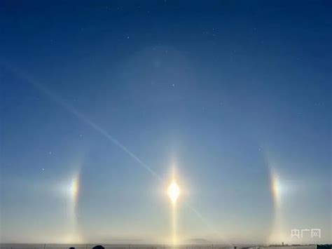内蒙古出现有彩虹光环的巨大日晕_京报网