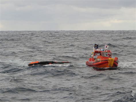 一艘货船在长江水域触礁翻覆7人全部获救 - 在航船动态 - 国际船舶网