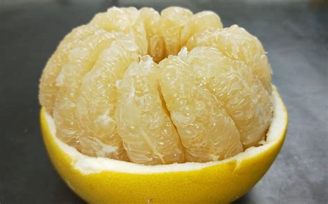 柚子剥皮有“诀窍”，用一根牙签，就能剥的干干净净，方法超简单_哔哩哔哩_bilibili