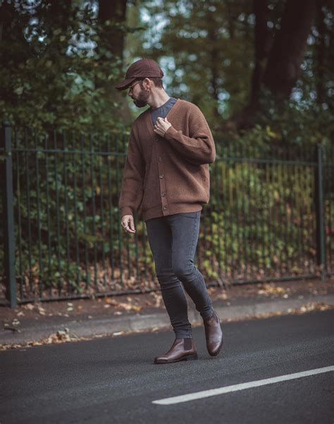 Brown chelsea boots outfit men online