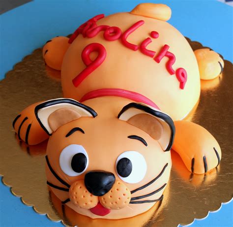 Sculpted Cat Cake Tutorial 的图像结果