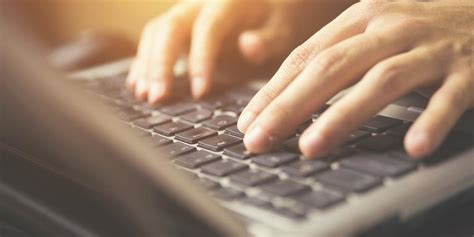 Computer Write Email 的图像结果