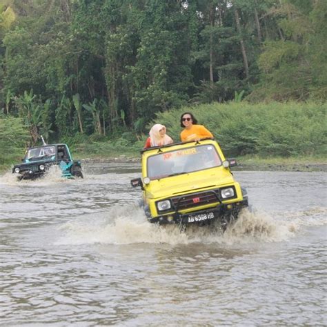 BALKONDES & HOMESTAY MAJAKSINGI (Mungkid) - Resort Reviews & Photos ...