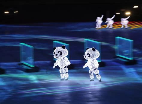 2022北京冬奥会闭幕式：烟花表演“天下一家”