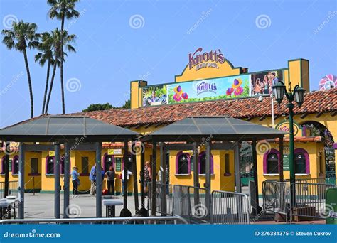 BUENA PARK, CALIFORNIA - 27 APR 2023: Knotts Berry Farm Entrance and ...