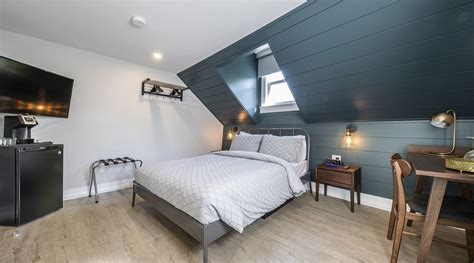 SQUARE VICTORIA MAISON HOTELIERE (East Angus) - Villa Reviews, Photos ...