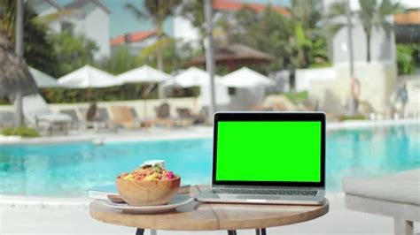 MacBook Green Screen Computer 的图像结果