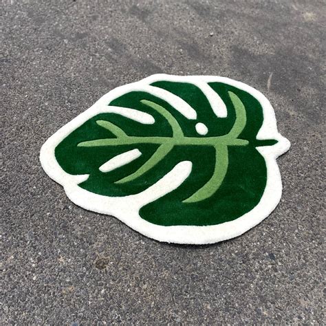 Monstera Leaf Hand-Tufted Rug (Green/Pink) – Carpet Diem