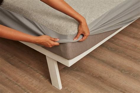 Grey Water-Resistant Mattress Protector – De Matrez