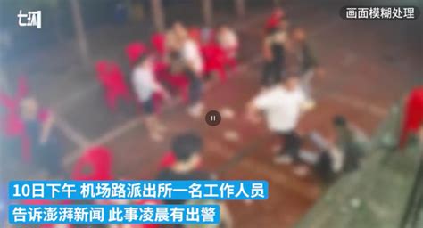 西安某职校辅导员当众殴打女学生，掌掴女生，抬脚踹在女生肚子上_打人