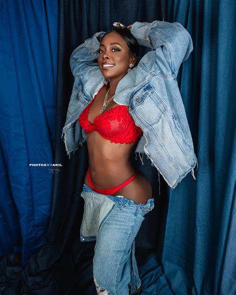 Racquel Mills | Maturing gracefully as my birthday approaches… only 4 days away 🥶♐️