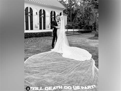 Hailey Baldwin reveals her wedding dress designed by Off-White