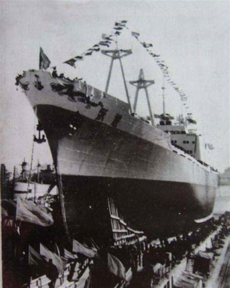 跃进号首航撞上苏岩礁：1958年11月26日中国第1艘万吨货轮下水_萨沙讲史堂_新浪博客