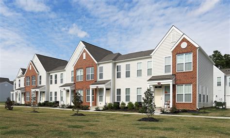 Yorktown, VA Townhomes in York County | Yorktown Arch Apartments