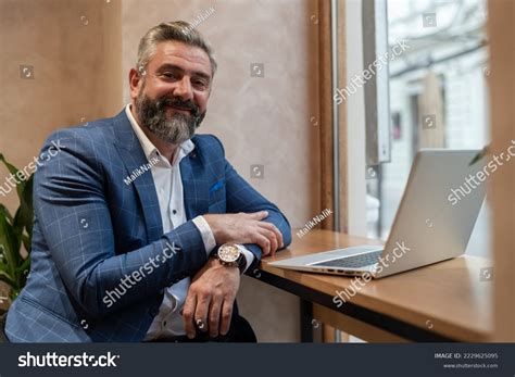 Old Business People 的图像结果