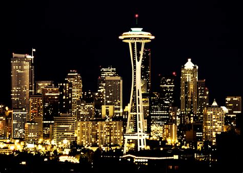 Seattle by Night: Stunning HD Wallpaper of the Space Needle