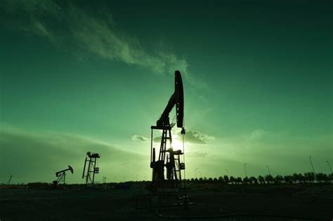 News | Oil at $90: Why Rising Crude Prices Could Pressure Airline ...