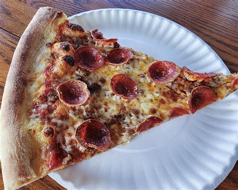 20 inch NY style sausage and pepperoni pizza : r/Pizza