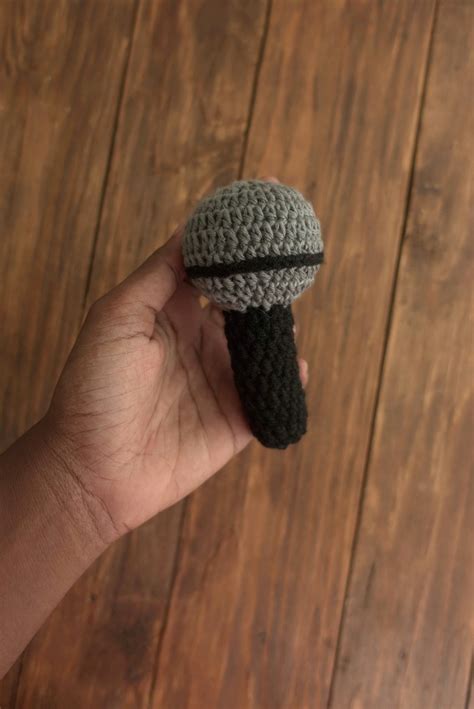 Mic – Artista Prop Shop