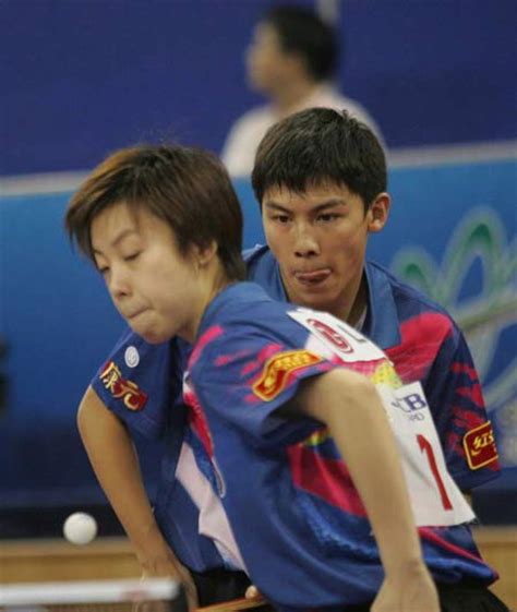 图文：世乒赛女子单打 张怡宁在比赛中-搜狐体育