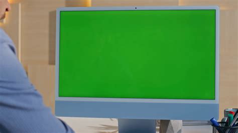 Man Looking at Computer Greenscreen 的图像结果