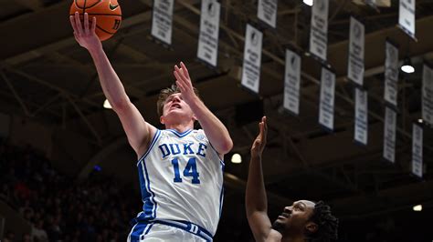 Duke basketball vs Arkansas score prediction, players to watch