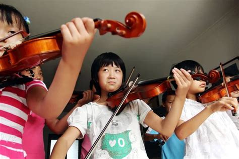 Kids playing violin Stock Photos, Royalty Free Kids playing violin Images | Depositphotos