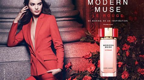 Kendall Jenner, de rojo para Estée Lauder
