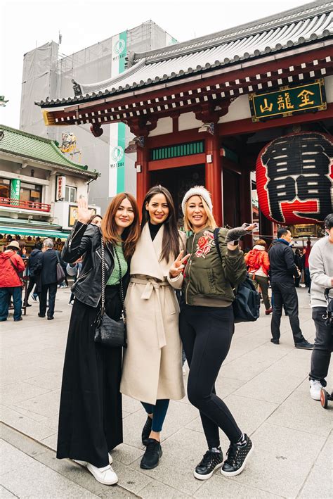 What to Wear in Japan During Spring's Cherry Blossom Season - Travel Pockets | Spring outfits ...