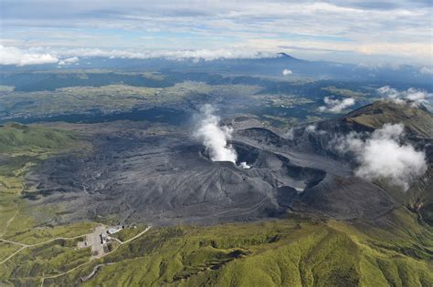 Mit der Hōhi Main Line entlang des Aso-Kujū-Nationalpark