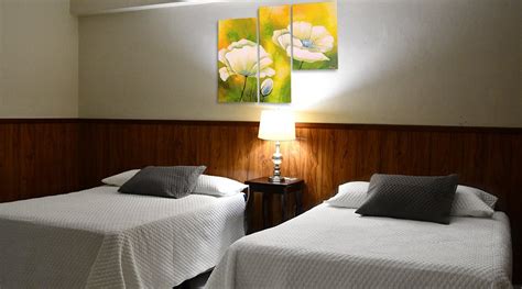 HOTEL MANANTIALES (San Salvador) - Hotel Reviews, Photos, Rate ...