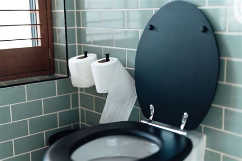 17 Causes of Foamy Pee and When to Seek Treatment