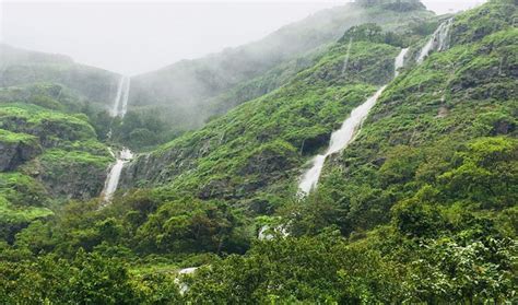 15 Most Beautiful Waterfalls You Can Visit in Maharashtra - lifeberrys.com