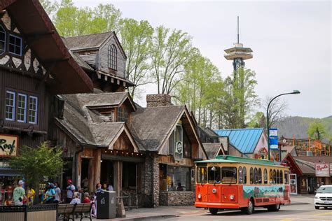 Gatlinburg Trolley | Route & More Information - The Park Vista