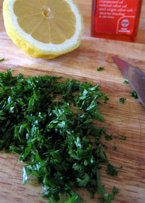 How to Use Fresh Curled Parsley 的图像结果