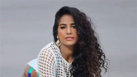 Poonam Pandey Biography, Height, Weight, Age, Husband, Net Worth ...