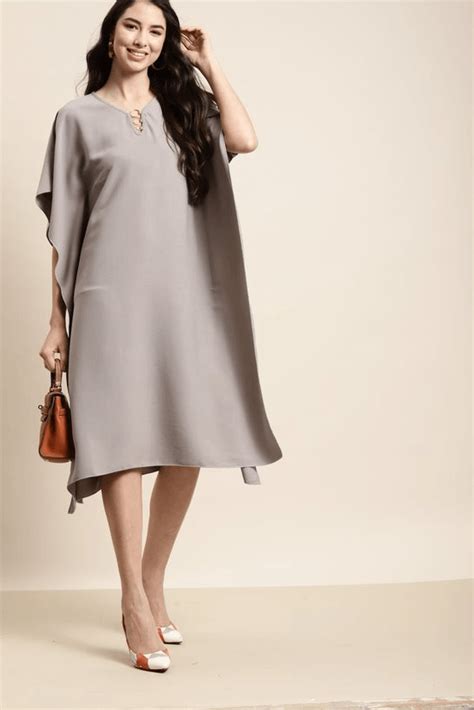 Solid Light Gray Loose Fit V Neck Elbow Length Moss Crepe Kaftan
