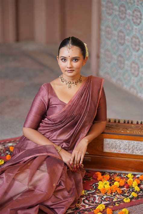 Rust pink maheshwari saree with zari bootis all over – Roots Handloom