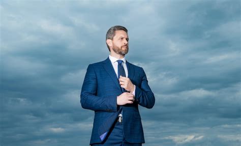 Cucasian Man Business Suit 的图像结果