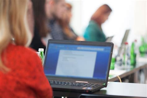 Business Meeting Computer 的图像结果