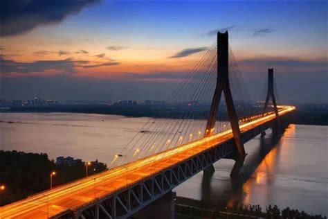 “一桥飞架南北，天堑变通途”——从不断架起的长江大桥看“中国桥”建设发展成就_新闻中心_中国网