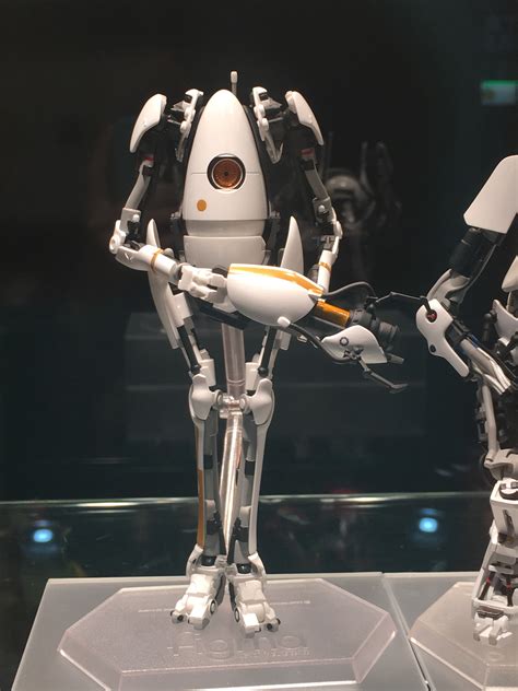 Slideshow: Portal 2 Atlas and P-Body figma figures from Good Smile Company