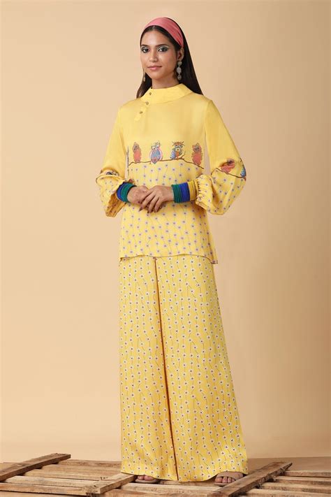 Flat collared balloon sleeve Top – Deepika Govind