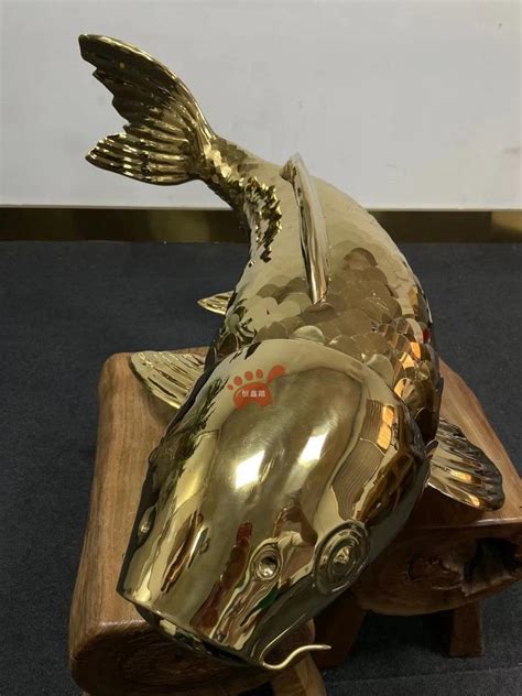抽象不锈钢鱼雕塑 金色锦鲤 - 知乎