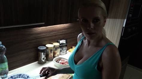 Sexy Wives In Wife Swap Experiment - EPORNER