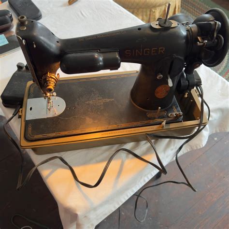 U1215 Vintage 1950 SINGER Electric Sewing Machine with Attachments ...