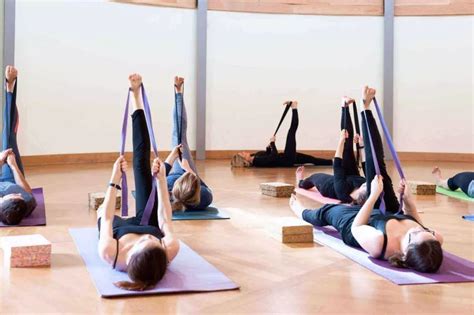 练瑜伽，为什么要选择专业瑜伽馆，而非健身房？