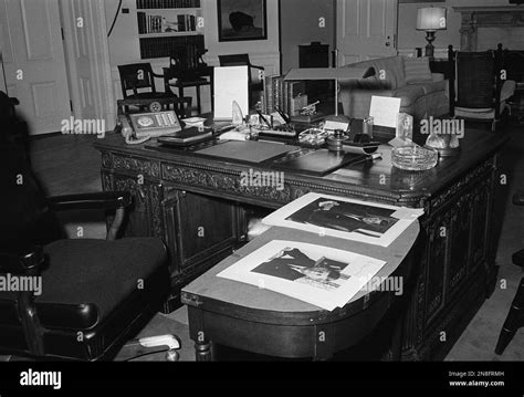 President at Desk 的图像结果