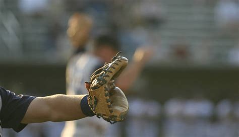 Catch Baseball 的图像结果