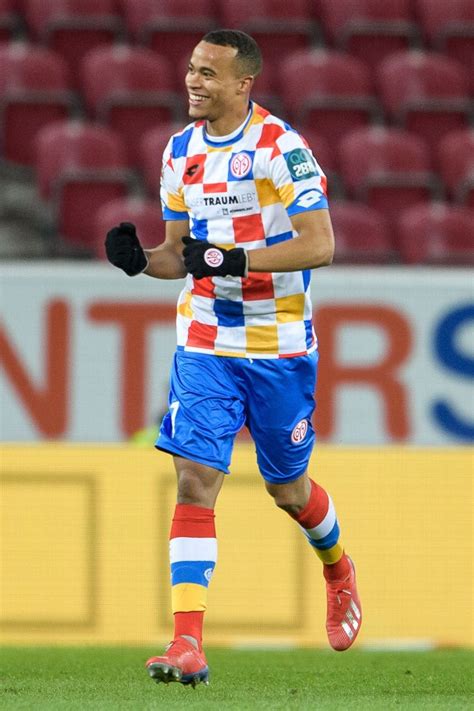 Bundesliga club Cologne get in Carnival spirit by clowning around with ...